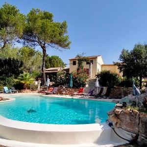 Villa avec piscine à débordement - sans vis à vis