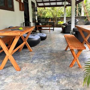R BackPacker Hostel