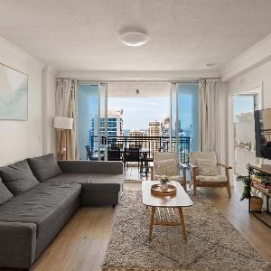 River Flow & City Glow - Level 31 Oasis at 3315