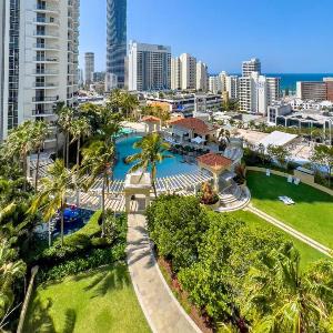 Level 12 Ocean-View Apartment with Balcony & Pool