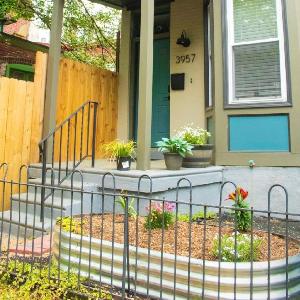 Modern 2 BedRm Spacious Home-University City-Free Parking!