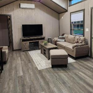 Prairieview Cabin - with Hot Tub