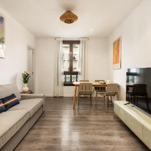 Eixample Pedestrian Gem Balcony Bathtub AC