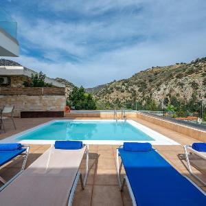 Attractive villa near Palaiokastro beach