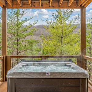 Luxury Home w Hot Tub & Mt Views - Otter Run #2