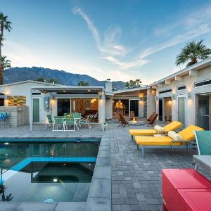 2590 N Avenida Caballeros Palm Springs CA 92262