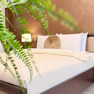 Spacious 2BR Steps from the Palace of Parliament - Walk Everywhere
