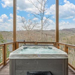 New & Lux Hottub Sauna with Mt Views - Otter Run #4