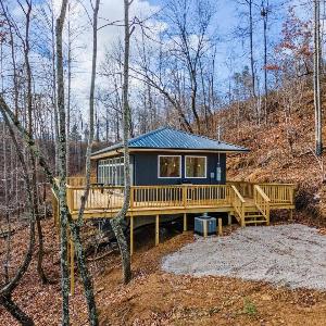 Primrose- Hot Tub Firepit Wraparound Deck WiFi