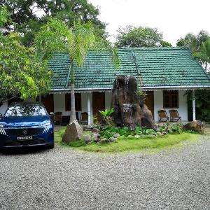 HILL SIDE RESORT - Ella