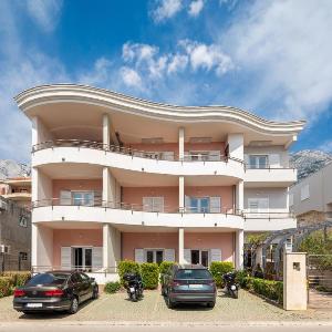 Brkić Apartments with Private Parking