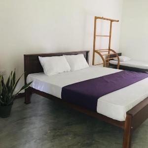 Dikkumbura Home Stay