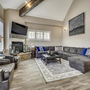Corral 306E: Warrior's Mark Condo Fireplace & Sauna Walk to Peak 9!