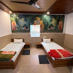 Nikunj Dham - 10 Mins From Banke Bihari Ji Temple