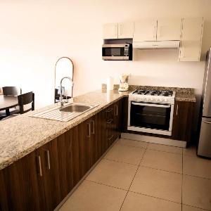 Spacious 3 bedroom Condo by the US Consulate and The Harbor