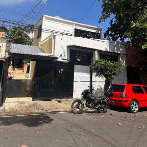 Cozy 2BR Home with Parking near Walmart and Metrocentro