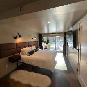 The Vault - Hidden Playroom For Couples - Private Hot Tub - Mountain Views - Riverfront
