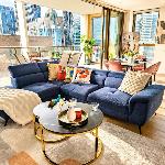 Designer CBD Stay with Balcony & City Views Sydney