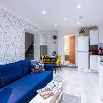 Stylish 6BR 6 En-Suite Showers Sleeps 16 