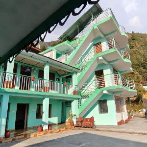 12 Monks - Dharamkot Upper Bhagsu McLeodGanj