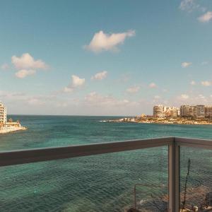 Seaside Luxe Spinola Bay Apartment by Buena Vista