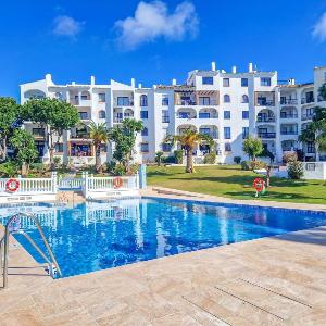 3 bedroom apt in Riviera short walk to beach
