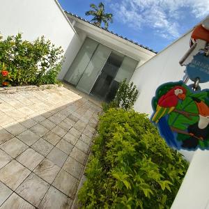 Mansão no Canto do Tortuga - Ampla Piscina e Jardim à poucos passos do Mar