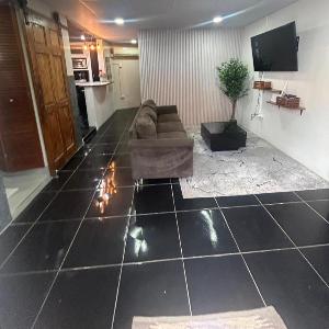 Enchanting and walkable Uptown POS city studio 2 bedrooms