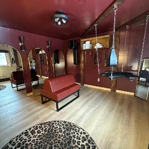 The Aviary - Hidden Playroom For Couples - Private Hot Tub - Mountain Views - Riverfront