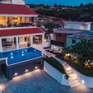 Villa Miracle