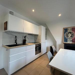 Bright 2BR with Balcony Chic Paris