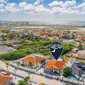 Pet-Friendly 5BR Aruba Villa with pool Sleeps 10