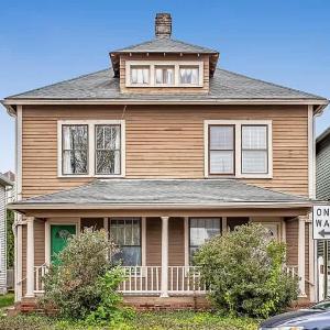 Lockerbie Townhome - Steps to Mass Ave - Sleeps 8 - Family Friendly