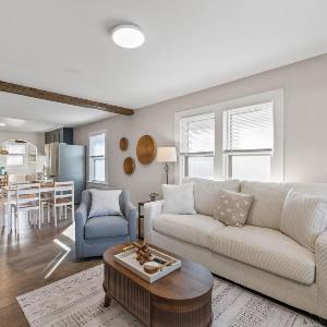 Charming 2 bed 1 bath home near College Hill