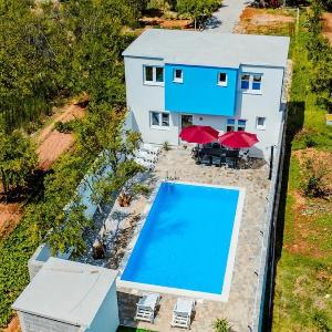 Plava villa Mostar swiming pool with house