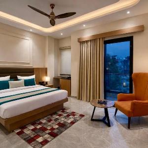The Embassy Inn - Near Indoor Stadium & Sector 11