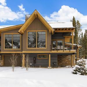Five Peaks: New Peak 8 Townhome Hot Tub & Fireplace Amazing Views Walk to shuttle!