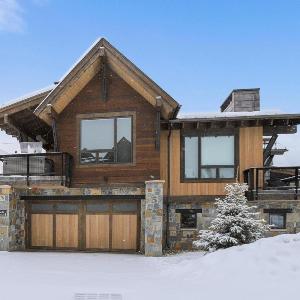 Falcon Haus: Modern townhome Great Location Gondola Access Private Hot Tub!