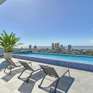Ladiana Sview Farallonsd Poolgymdowntown