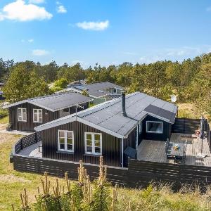 Lovely Renovated Holiday Home With Large Enclosed Terrace In Vorupør By The North Sea