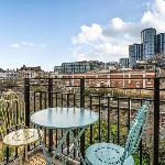 Stylish 2Bed 2Bath Kensington Olympia Flat London