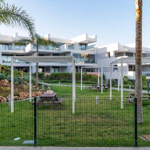 Modern 2 Bedroom Apartment with Panoramic Sea Views