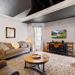 Spacious retreat w private backyard near downtown