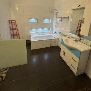 Maison meuble de luxe trois chambres salon