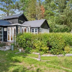 Well-Located Cottage Offering Peace Nature And Spacious Outdoor Areas