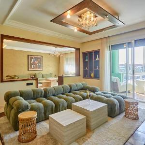 High-End Large 4BR With Free Parking