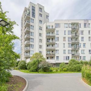 Modern Apartment in Warsaw with Parking and Balcony by Noclegi Renters