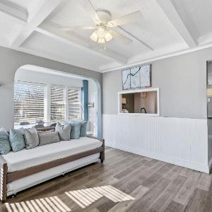 Charming Historic Foursquare Home 4BR Backyard