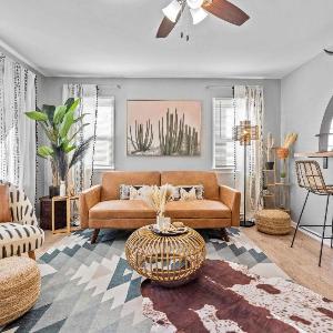 Boho Lounge - Pet Friendly Home Close to I-35 & KC
