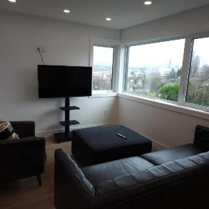 Vancouver modern Townhouse Contemporary two bedroom home with complimentary in suite laundry